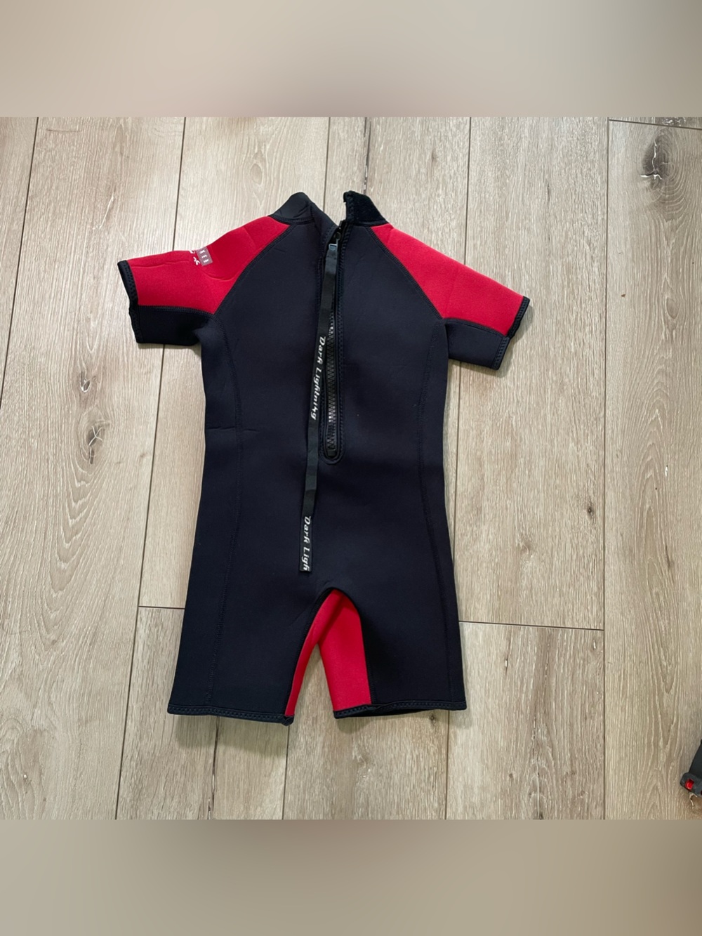 Dark Lightning Kids Shorty Wetsuit Size 6 3mm Neoprene Thermal Swimsuit RedBlack - Picture 3 of 6